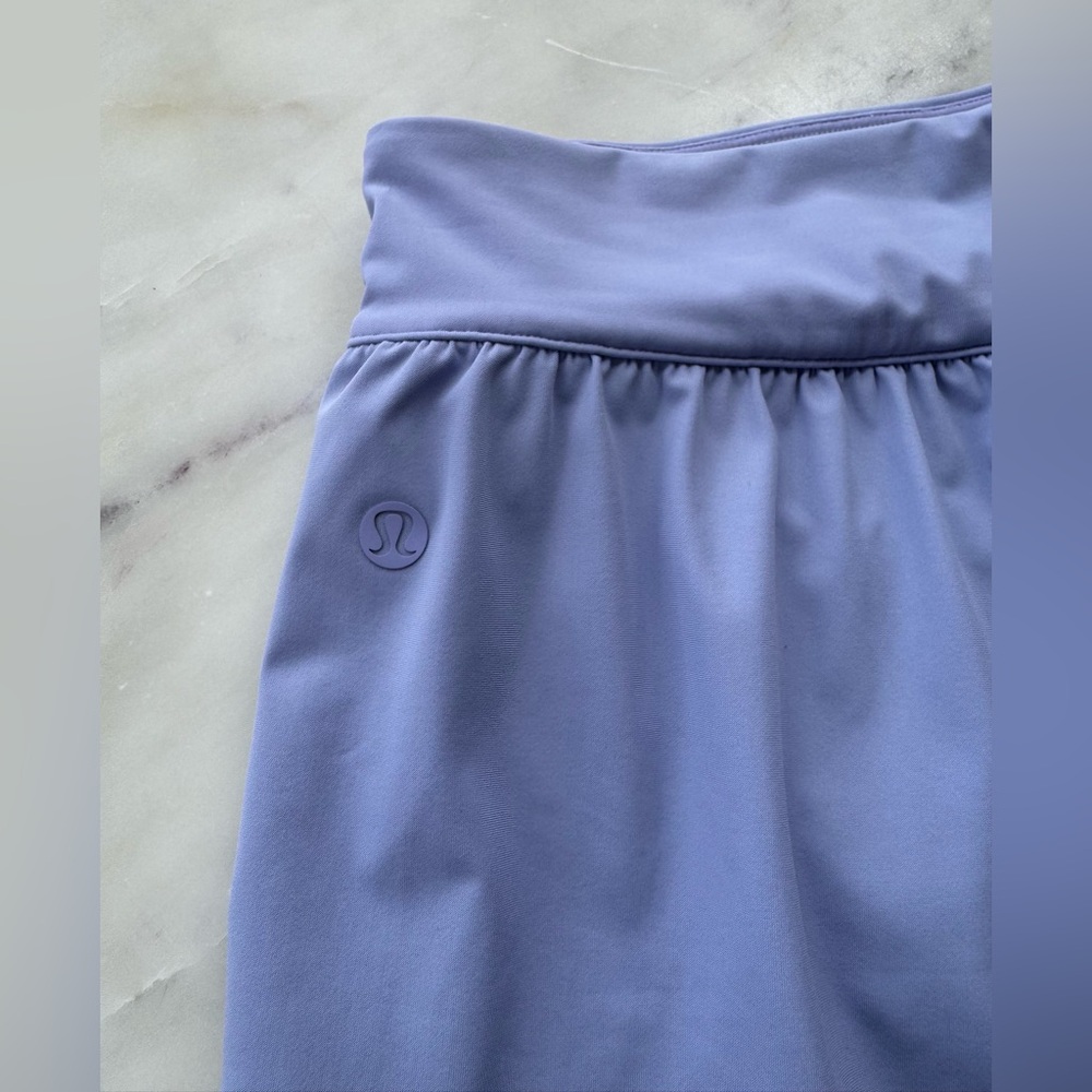 NWOT lululemon calm tides running shorts lilac smoke size 8 DISCONTINUED/RARE - Picture 10 of 16